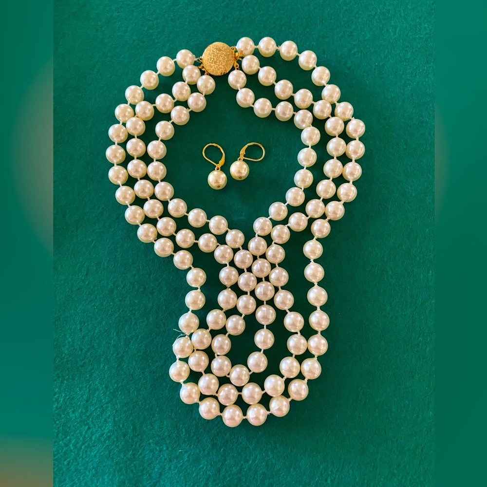 Faux pearls necklace and earrings